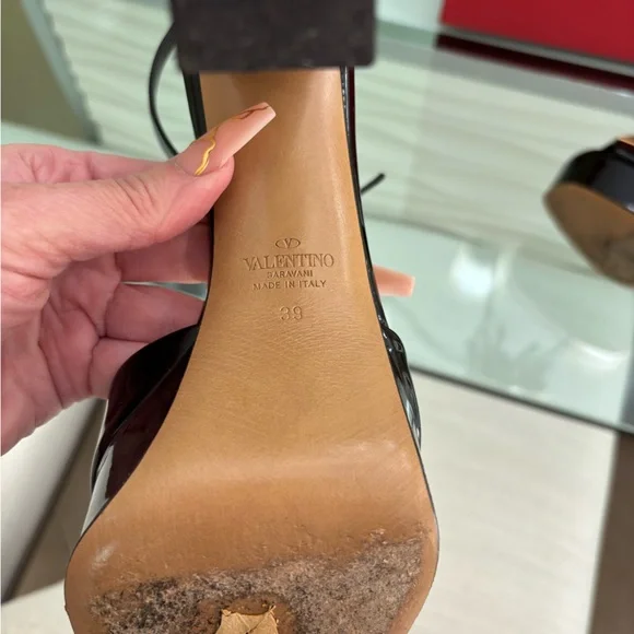 Authentic Valentino Women's One Stud Platform Heels in Black and Gold - Picture 7 of 8